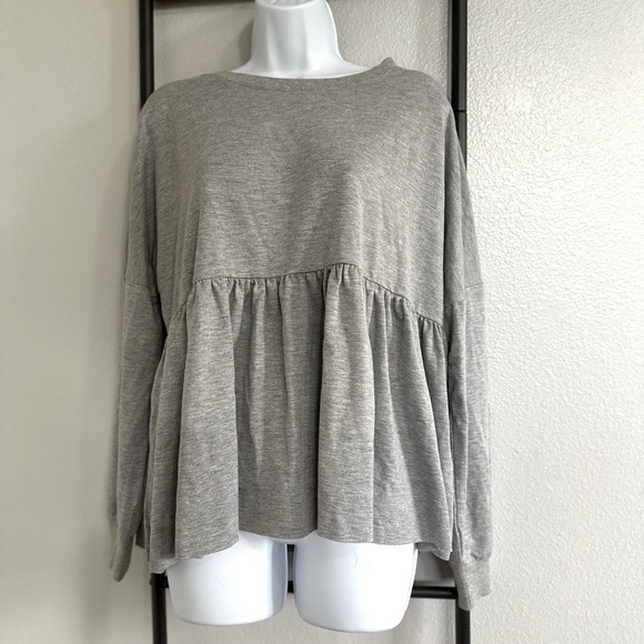 Light Gray Peplum Blouse with Long Sleeves by Fate. Size: Medium. - Picture 2 of 3